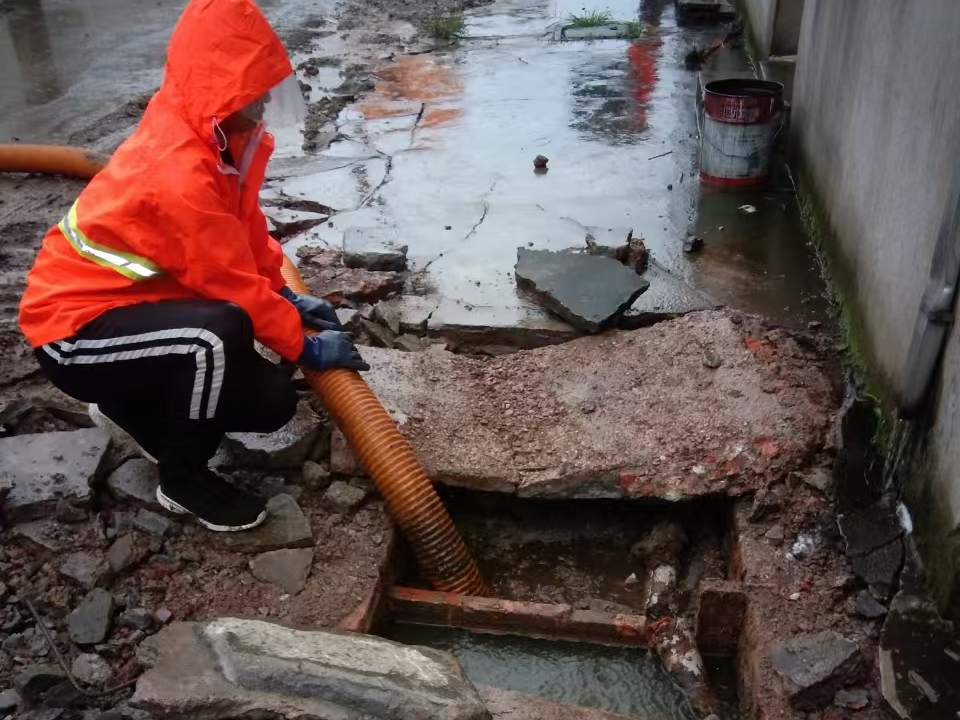 石家庄专业清理污水池 炜誉市政以规范流程守护城市 “肠道”