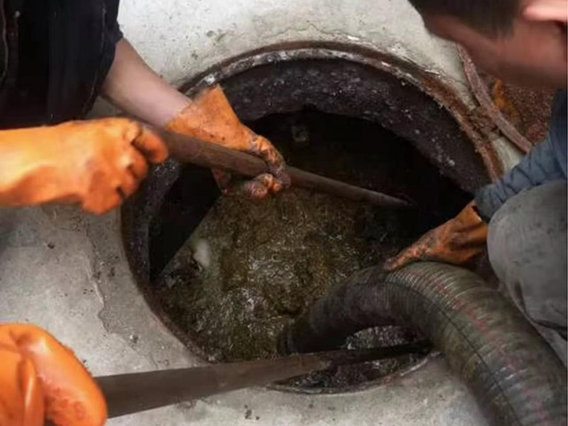 石家庄清理化粪池时如何避免沼气的危害？